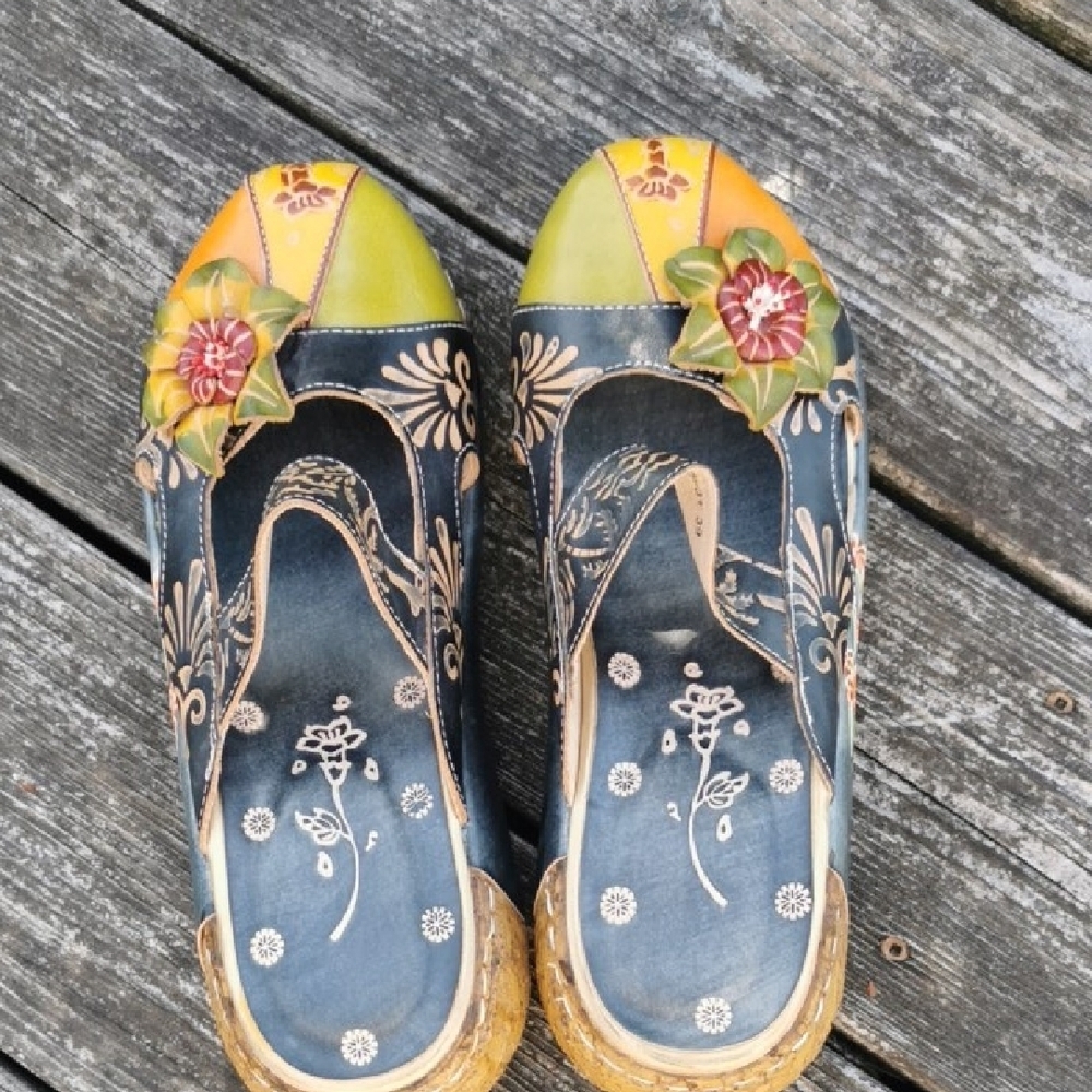 SOCOFY handmade folk style boho, hippie festival cowhide carved  shoes. Size 39